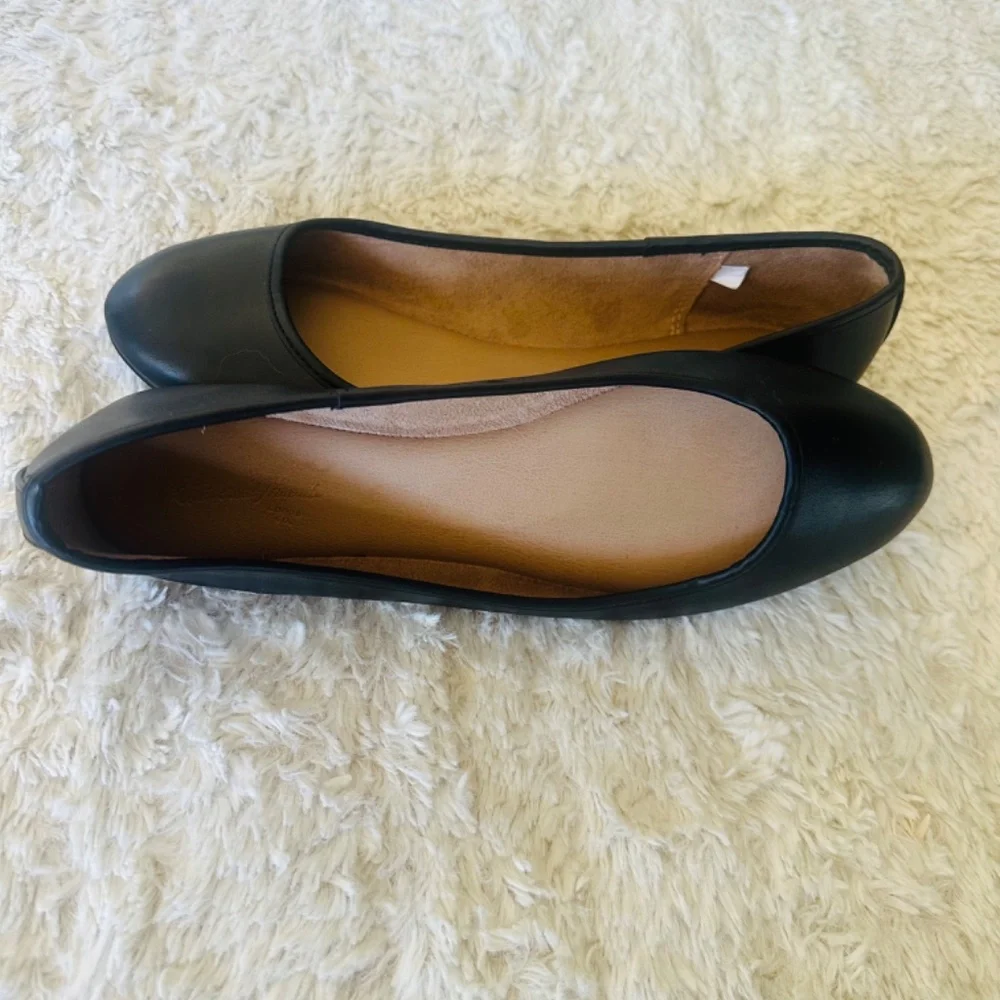 Universal Thread - Picture 3 of 3